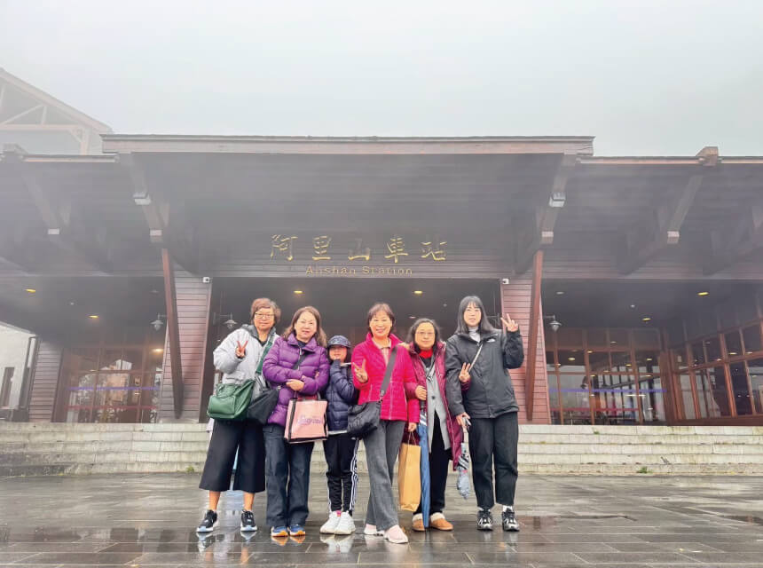 山海樂旅遊包車旅客合影照片2
